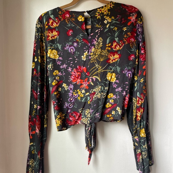 Floral blouse size Small - Picture 4 of 6